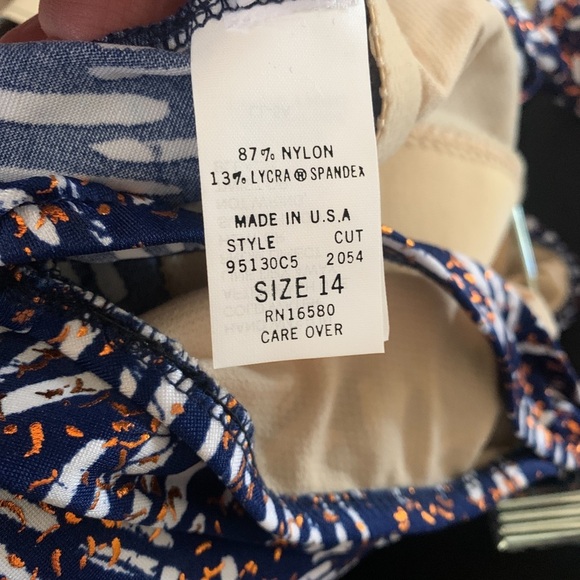 SandCastle Swimsuit 14 Metallic Abstract NEW Resort Cruise - Picture 7 of 8